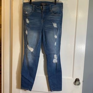 New w/o Tags Torrid medium wash jeggings with distressing size 14R